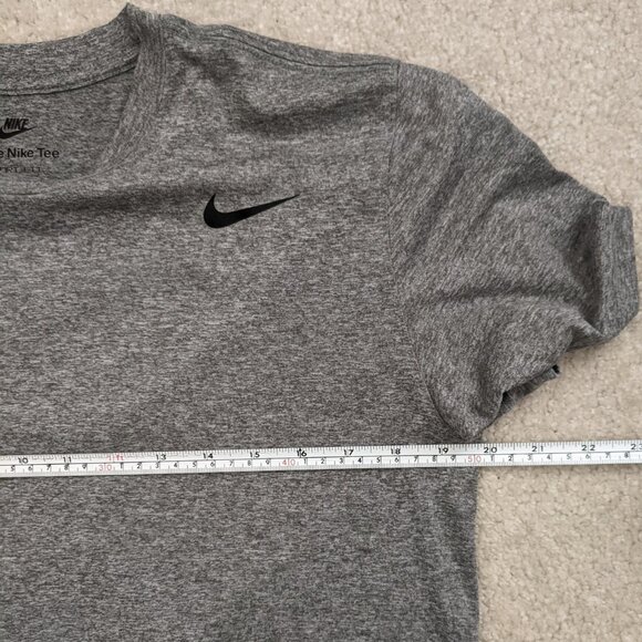 Nike Dri-Fit gray t-shirt - Picture 5 of 8